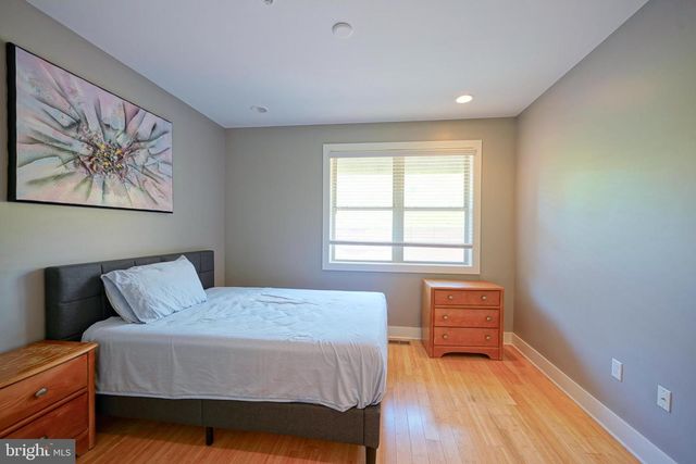 908 N FRONT ST, Philadelphia, PA 19123