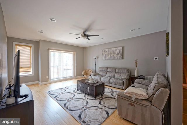 908 N FRONT ST, Philadelphia, PA 19123