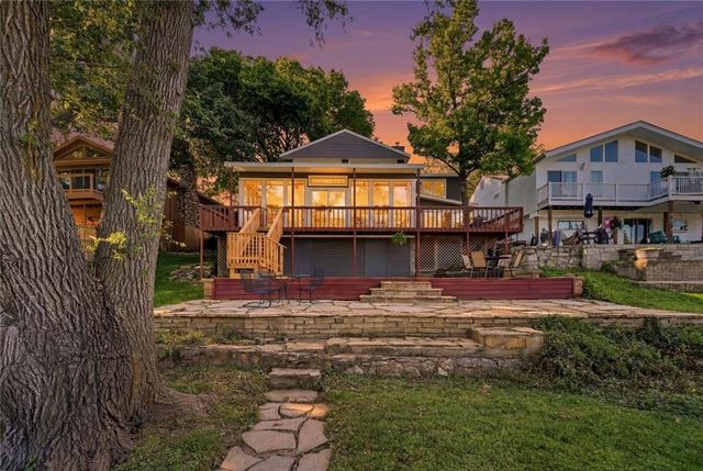 859 NW South Shore Drive, Kansas City, MO 64151