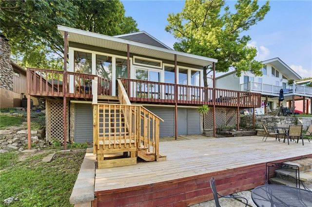 859 NW South Shore Drive, Kansas City, MO 64151