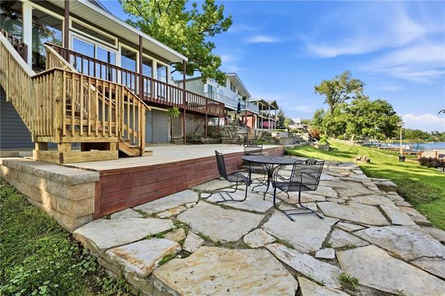 859 NW South Shore Drive, Kansas City, MO 64151