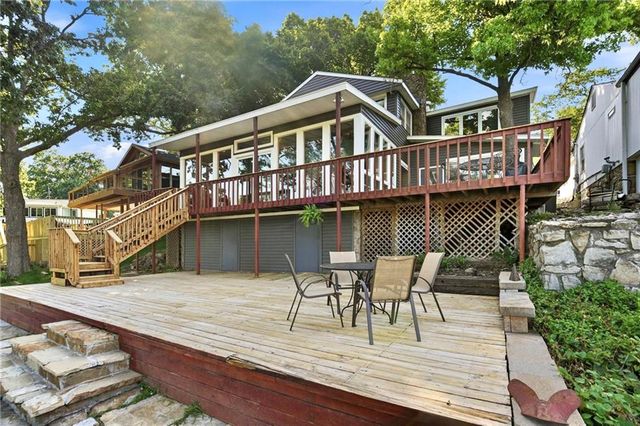 859 NW South Shore Drive, Kansas City, MO 64151