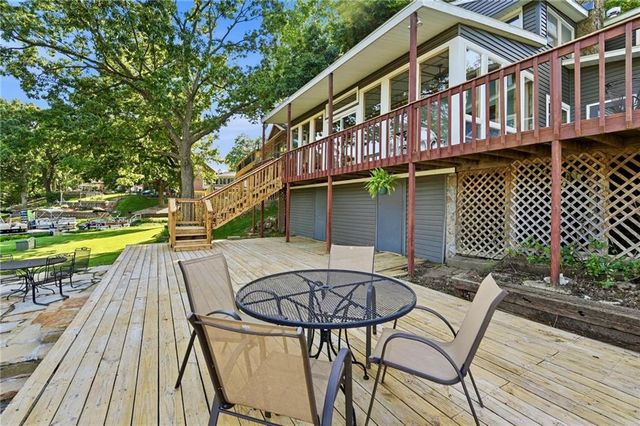 859 NW South Shore Drive, Kansas City, MO 64151