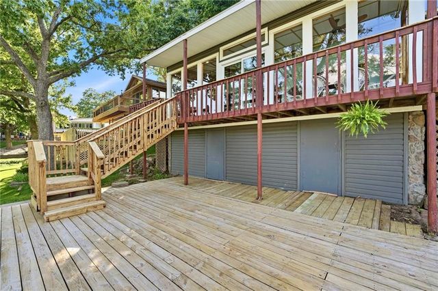 859 NW South Shore Drive, Kansas City, MO 64151