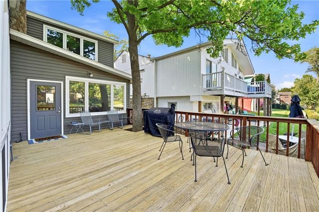 859 NW South Shore Drive, Kansas City, MO 64151