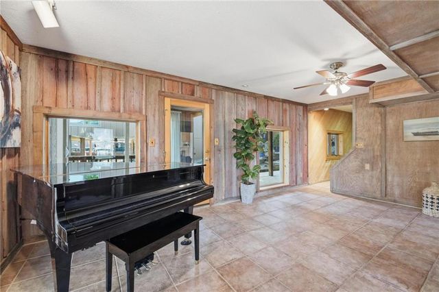 859 NW South Shore Drive, Kansas City, MO 64151