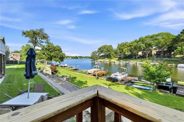 859 NW South Shore Drive, Kansas City, MO 64151
