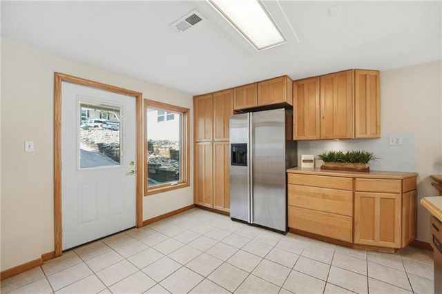 859 NW South Shore Drive, Kansas City, MO 64151