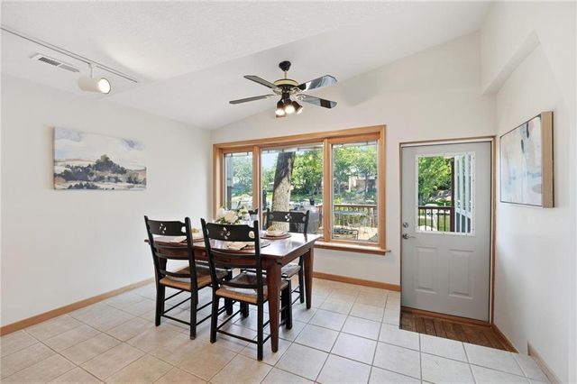 859 NW South Shore Drive, Kansas City, MO 64151