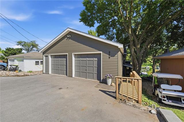 859 NW South Shore Drive, Kansas City, MO 64151