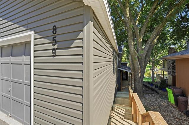 859 NW South Shore Drive, Kansas City, MO 64151