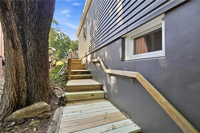 859 NW South Shore Drive, Kansas City, MO 64151