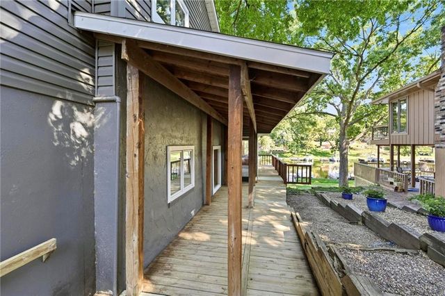 859 NW South Shore Drive, Kansas City, MO 64151