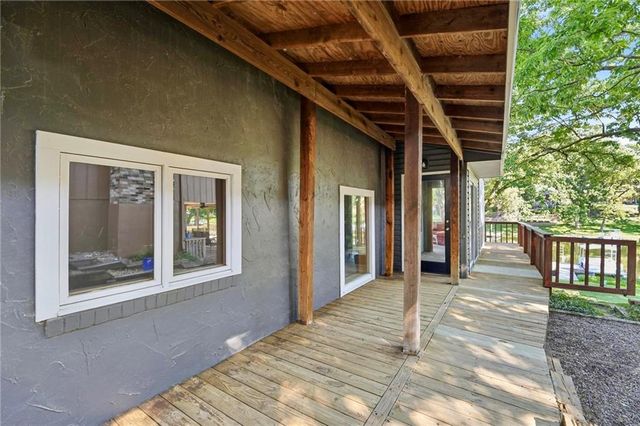 859 NW South Shore Drive, Kansas City, MO 64151