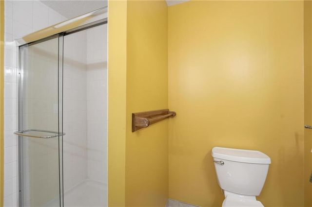 859 NW South Shore Drive, Kansas City, MO 64151