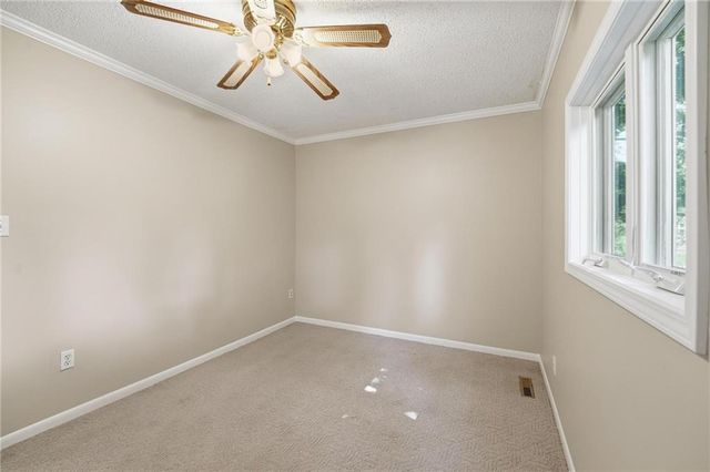 859 NW South Shore Drive, Kansas City, MO 64151