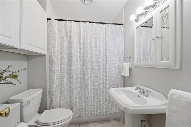 859 NW South Shore Drive, Kansas City, MO 64151