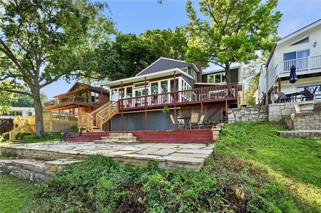 859 NW South Shore Drive, Kansas City, MO 64151