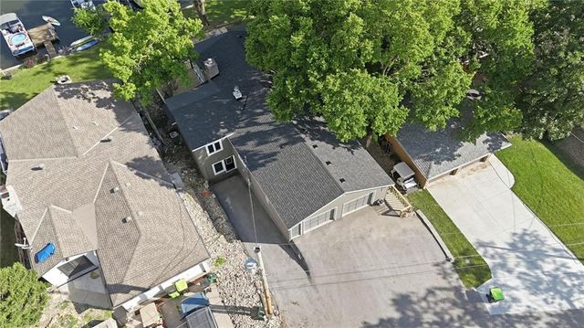 859 NW South Shore Drive, Kansas City, MO 64151