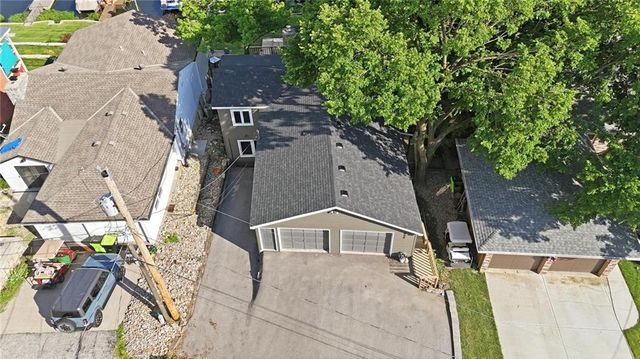 859 NW South Shore Drive, Kansas City, MO 64151