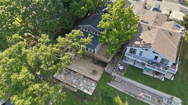 859 NW South Shore Drive, Kansas City, MO 64151