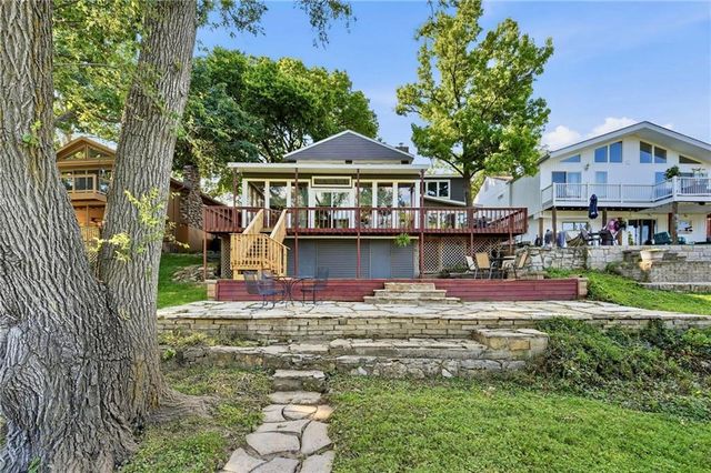 859 NW South Shore Drive, Kansas City, MO 64151