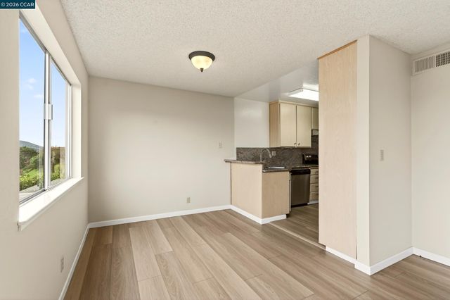 108 Saint Michaels Ct, Daly City, CA 94015