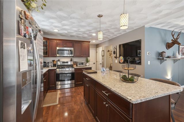 27 Rockcrest Lane, Johnston, RI 02919