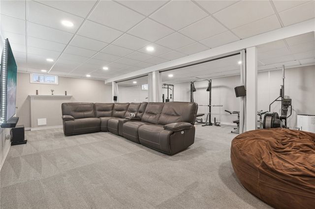 27 Rockcrest Lane, Johnston, RI 02919