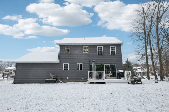 27 Rockcrest Lane, Johnston, RI 02919