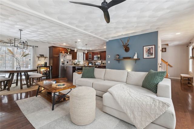 27 Rockcrest Lane, Johnston, RI 02919