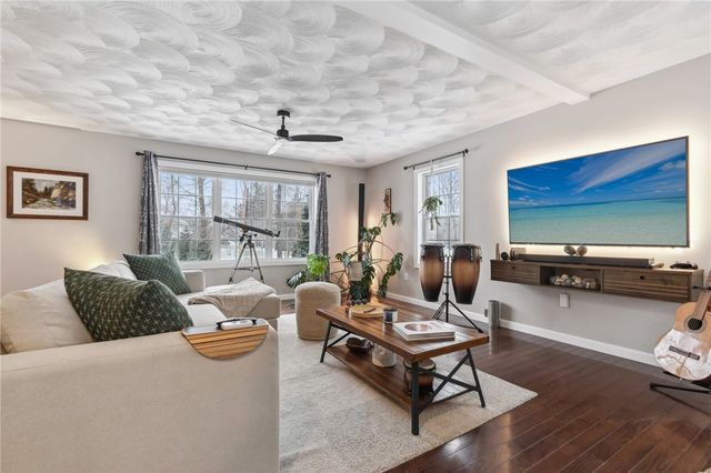 27 Rockcrest Lane, Johnston, RI 02919