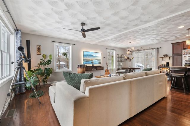 27 Rockcrest Lane, Johnston, RI 02919