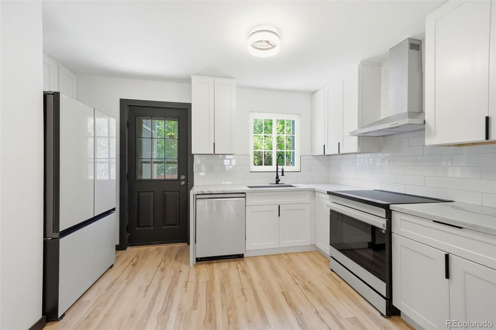 Image 2 of property listing at 8217 S Fillmore Way, Centennial, CO 80122