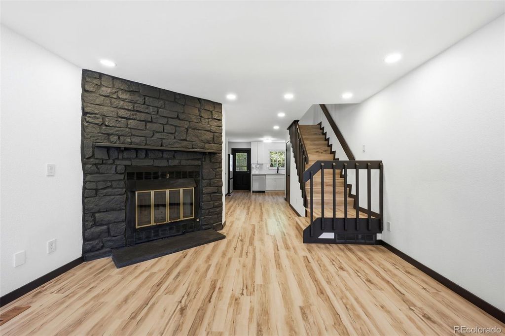 Image 4 of property listing at 8217 S Fillmore Way, Centennial, CO 80122