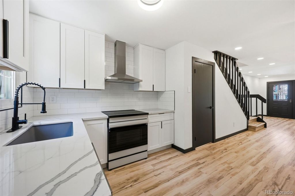 Image 9 of property listing at 8217 S Fillmore Way, Centennial, CO 80122
