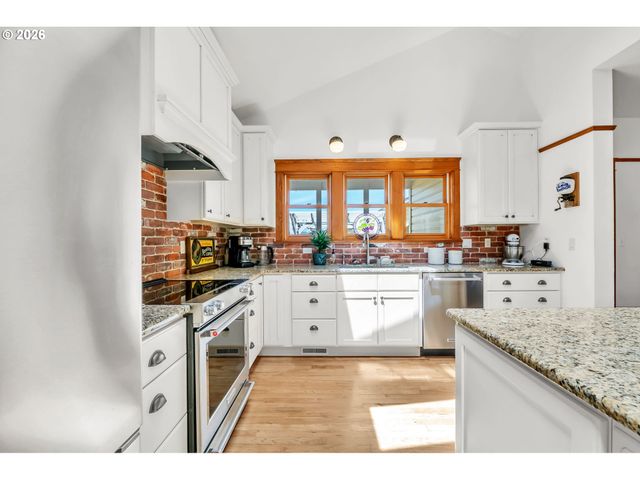 34671 MATTHEWS Rd, Eugene, OR 97405