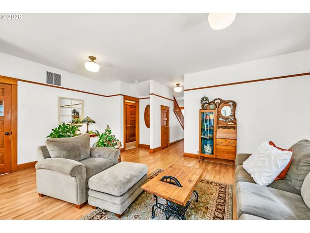 34671 MATTHEWS Rd, Eugene, OR 97405