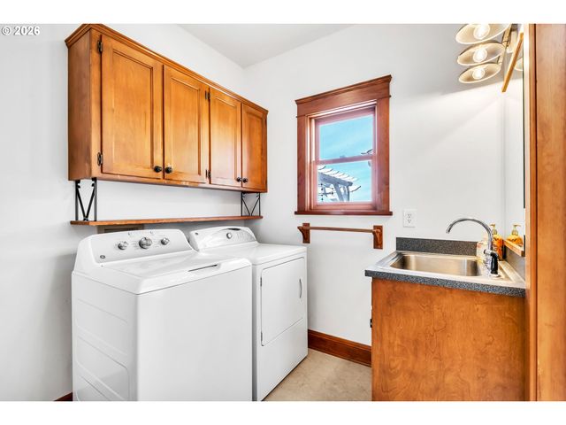 34671 MATTHEWS Rd, Eugene, OR 97405