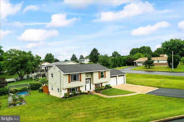 1615 GREENWOOD DR, Lebanon, PA 17046