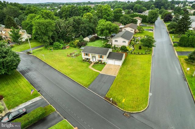 1615 GREENWOOD DR, Lebanon, PA 17046