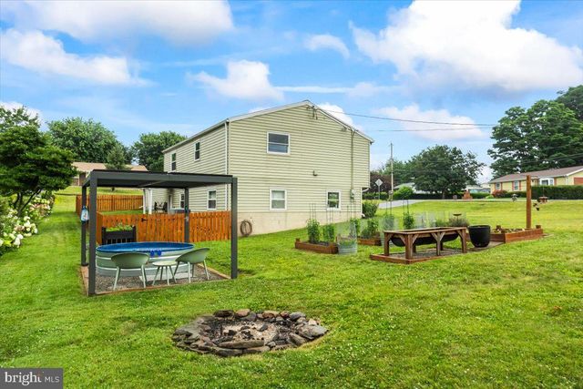 1615 GREENWOOD DR, Lebanon, PA 17046