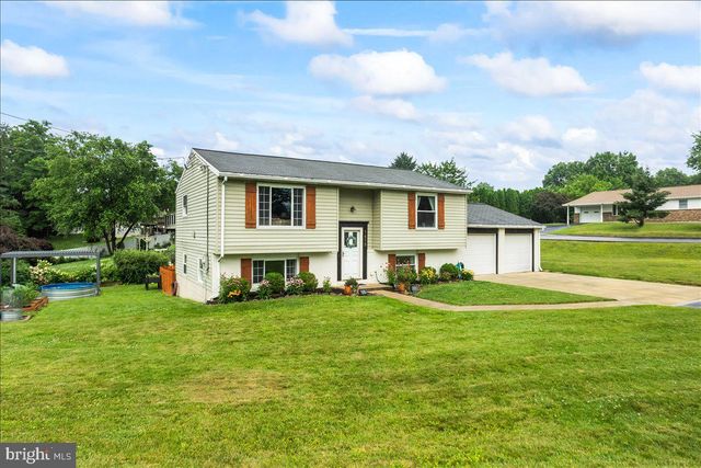 1615 GREENWOOD DR, Lebanon, PA 17046