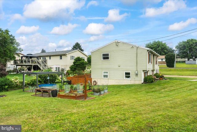 1615 GREENWOOD DR, Lebanon, PA 17046