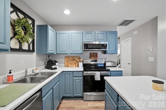 12350 Hennigan Place Lane, Charlotte, NC 28214