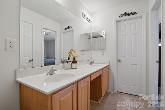 12350 Hennigan Place Lane, Charlotte, NC 28214