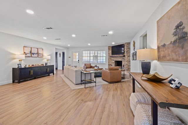 1458 Kenilworth Pkwy, Baton Rouge, LA 70808