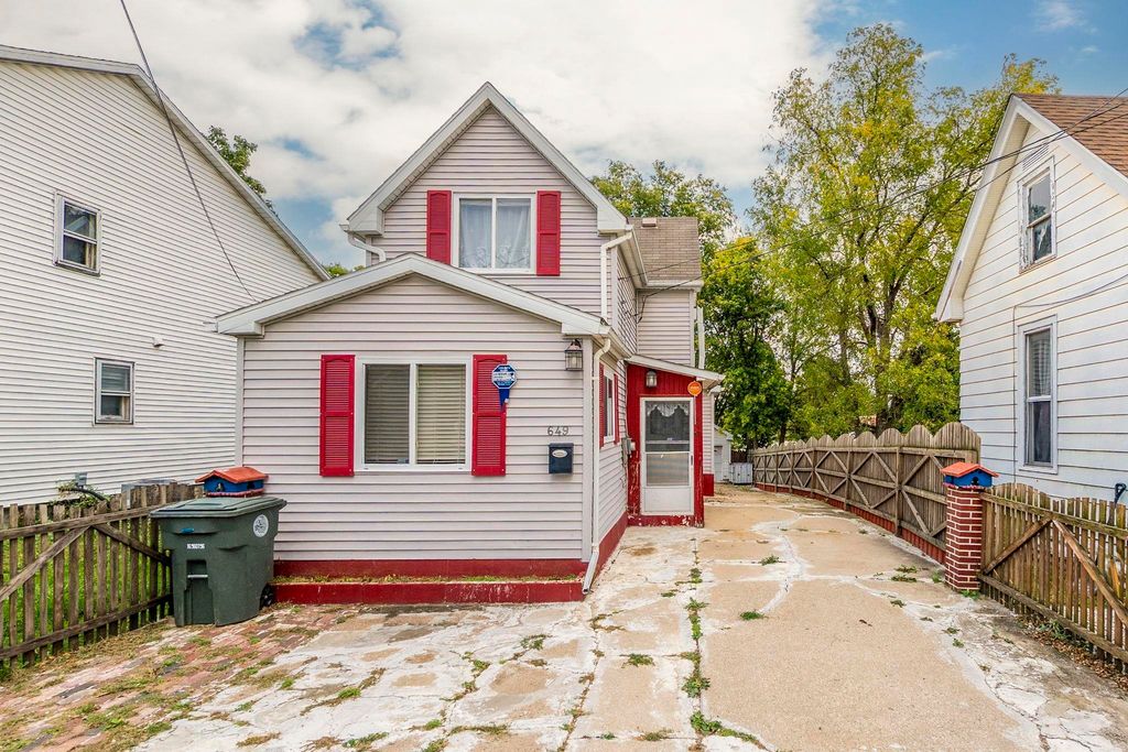 649 W 11th Street, Waterloo, IA 50702