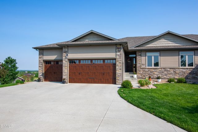 3734 Bogey Drive, Bismarck, ND 58503 property photo