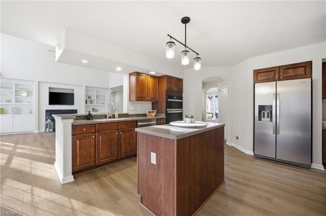 2505 Ferncliff CT, Virginia Beach, VA 23456